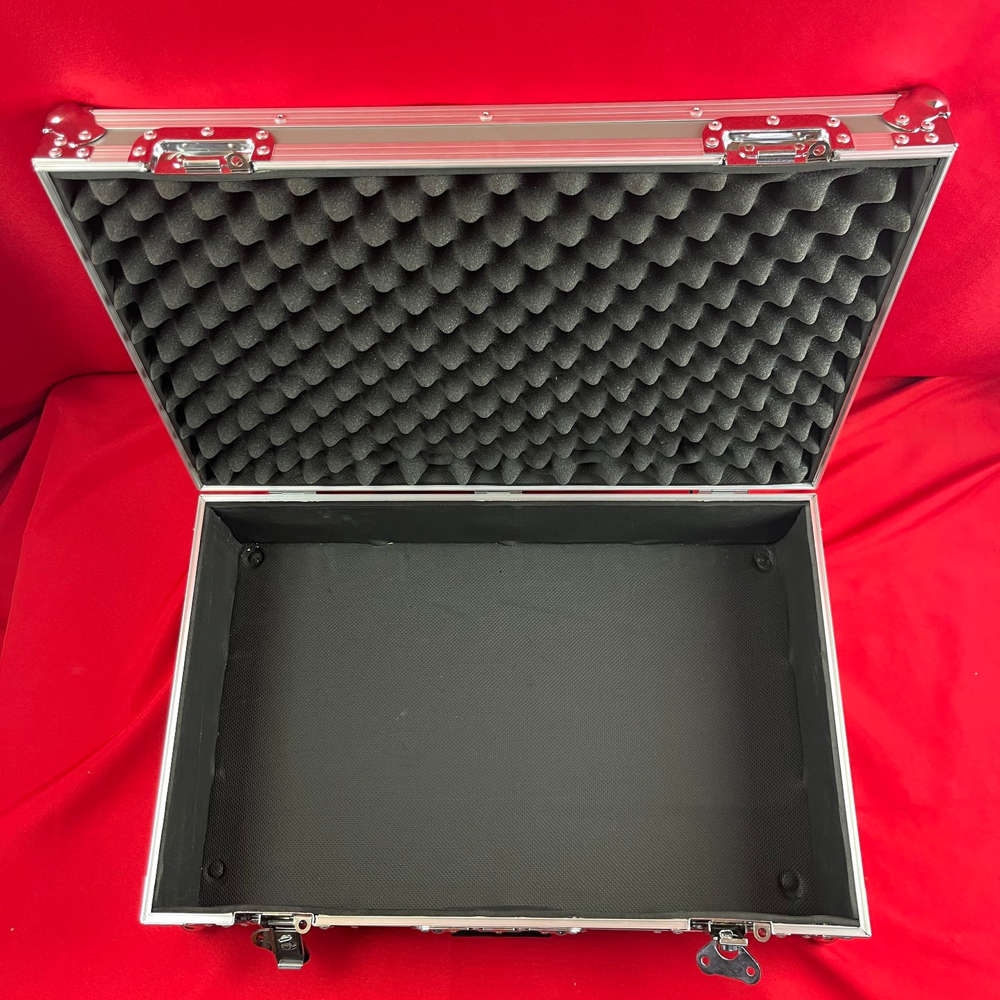 [USED] Pedaltrain Novo 24 TC 24x14.5-inch Pedalboard with Tour Case (See Description)