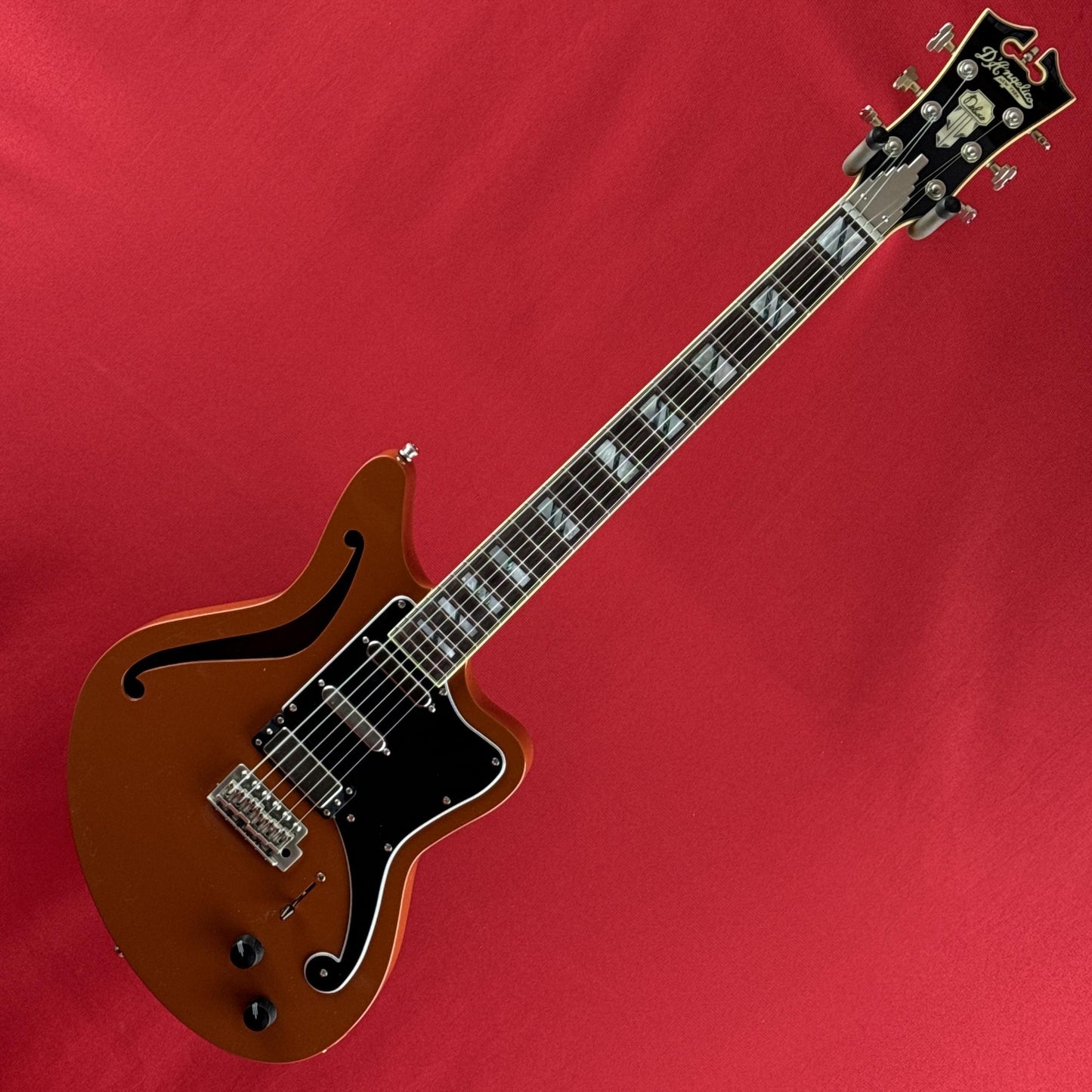 [USED] D'Angelico DADBEDSHRUSSNTR Deluxe Bedford Limited Edition Semi-Hollow Body Electric Guitar, Rust