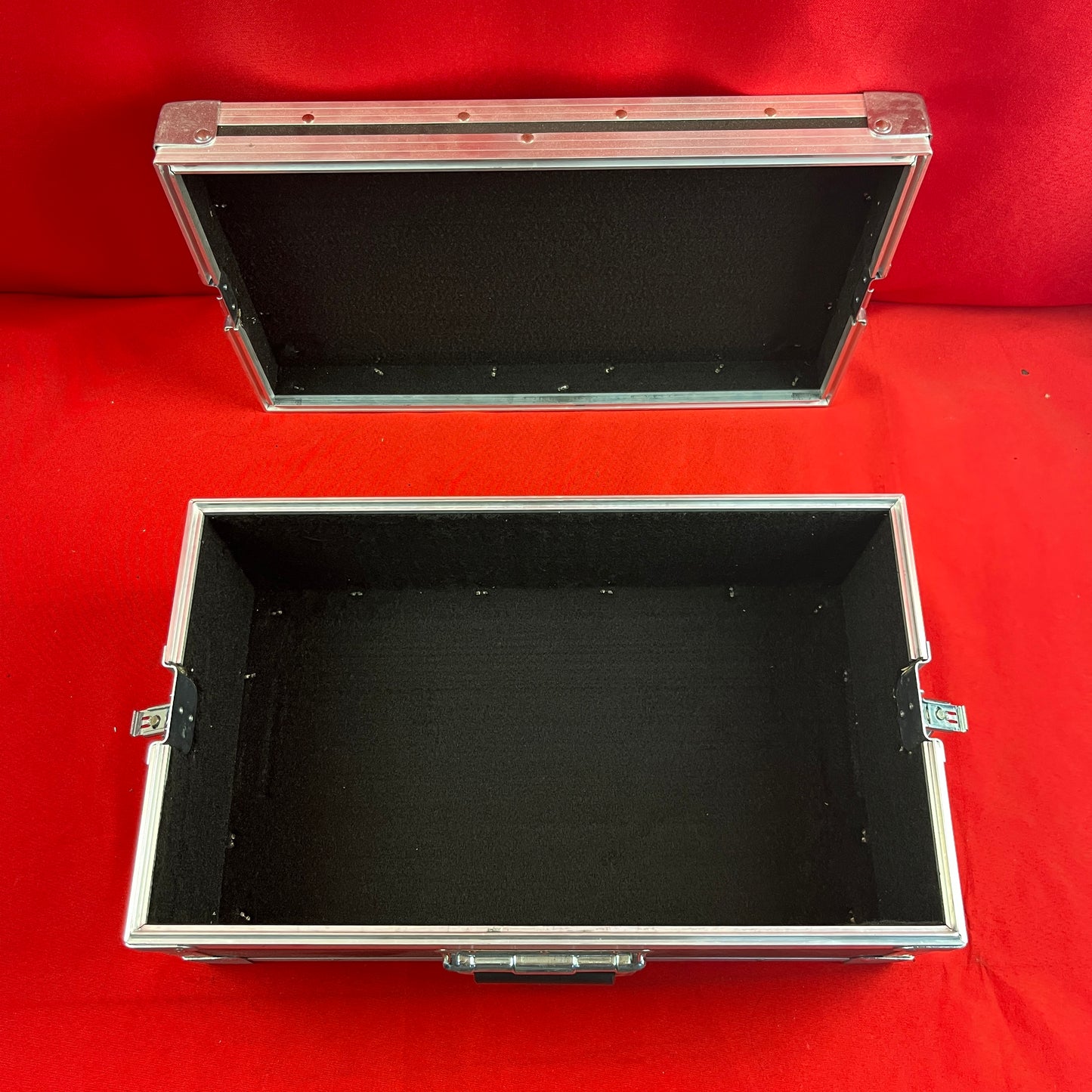GO Pedalboards 1T18ATA 1-Tier 18-inch Aluminum Pedalboard w/ATA Flight Case, Black