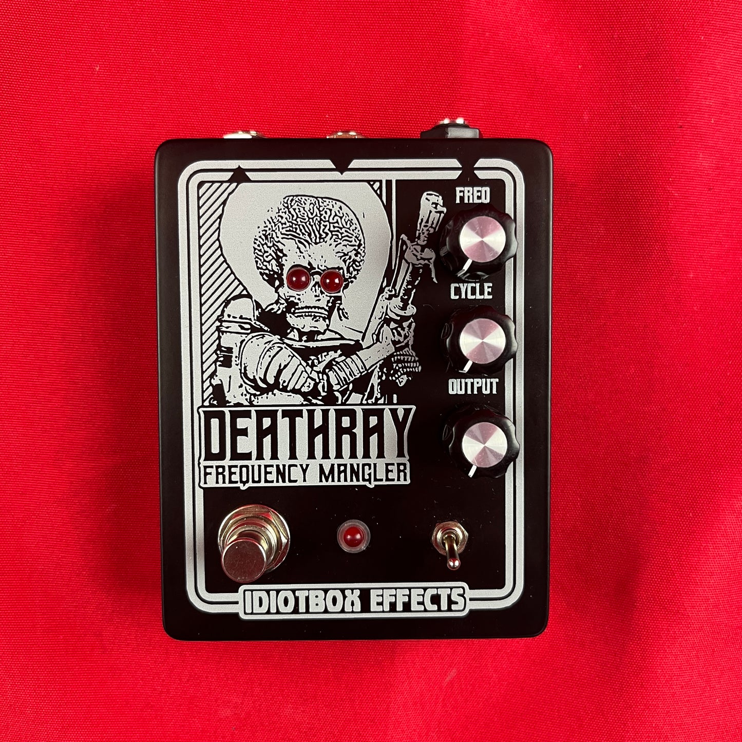 [USED] Idiotbox Death Ray Frequency Mangler