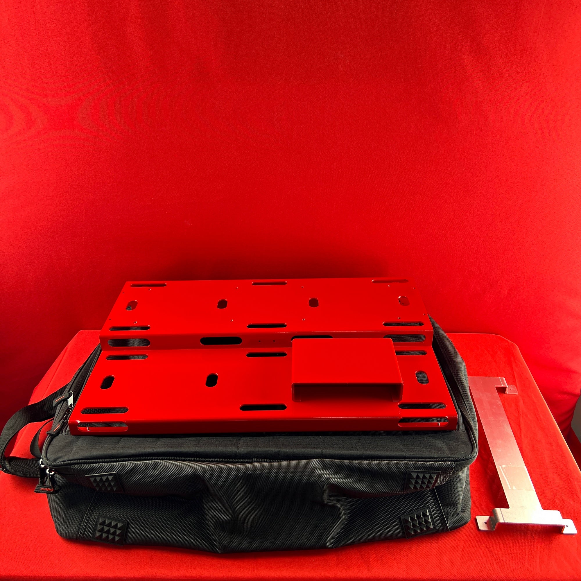 [USED] GO Pedalboards 24x16 Two-Tier Aluminum Pedalboard, Red w/Case and Riser